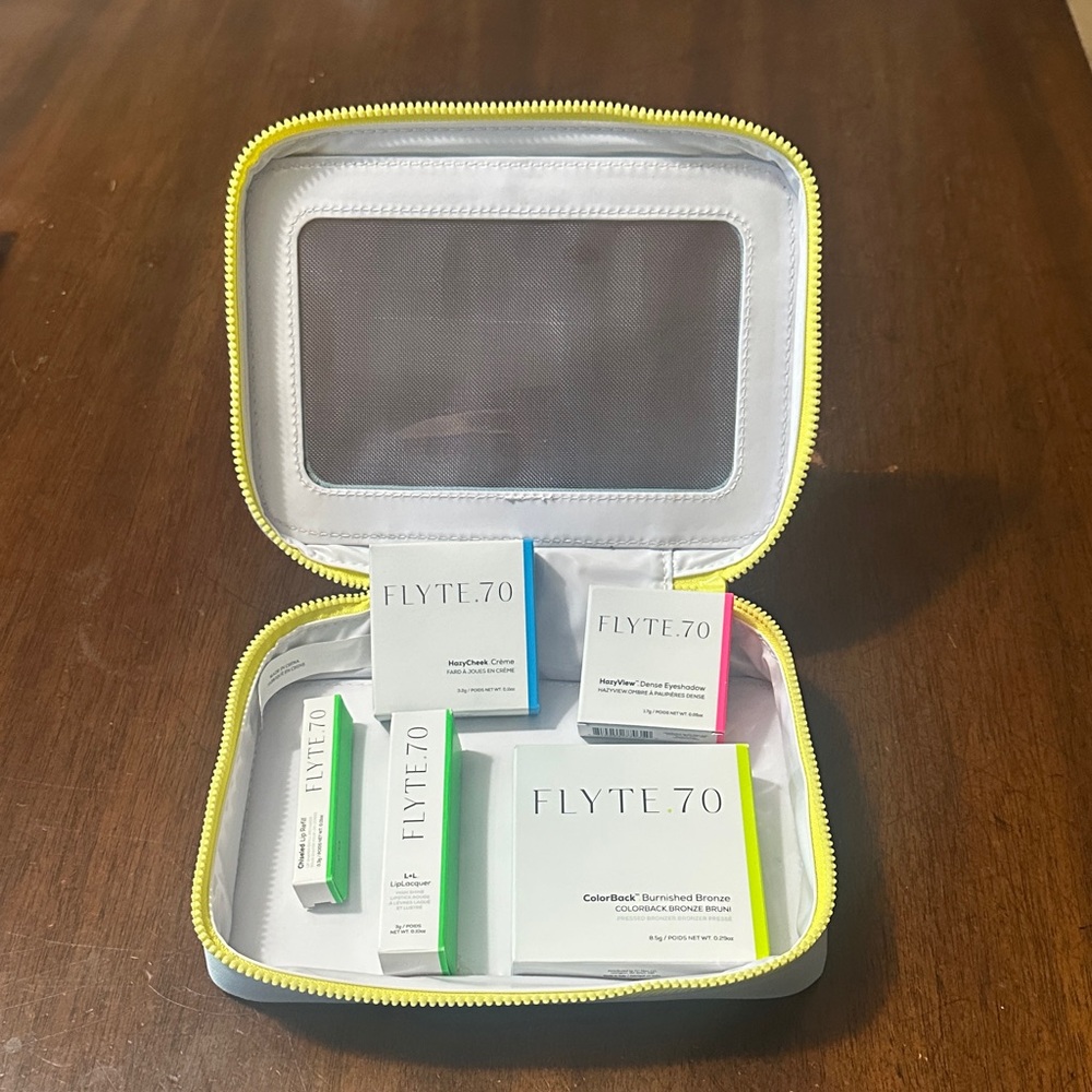 Flyte.70 Five Piece Makeup and Case